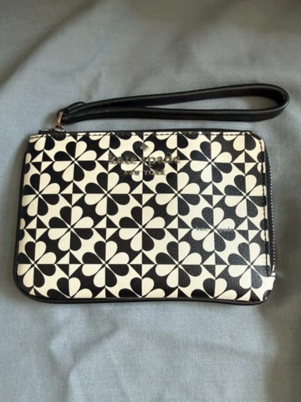 Kate Spade New York Hollie Spade Clover Geo Small L-Zip Wristlet